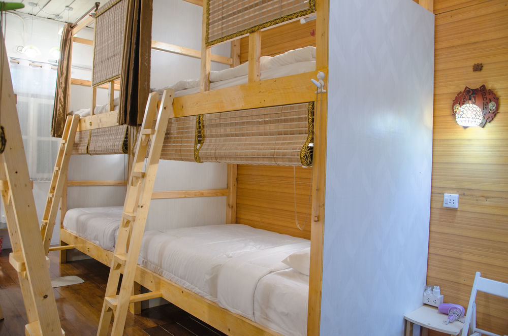 Bed And Butler Hostel Bangkok Exterior photo